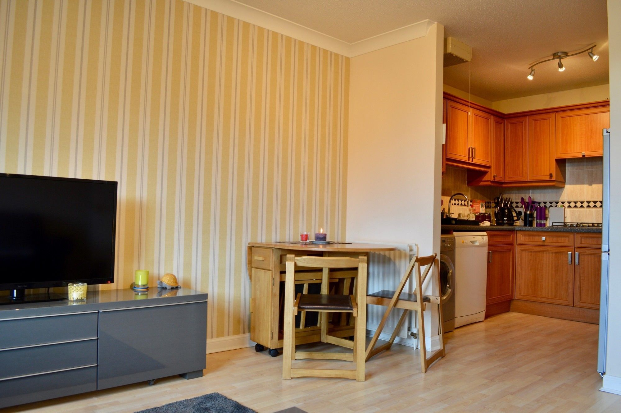 2 Bedroom Flat Near Murrayfield Stadium *