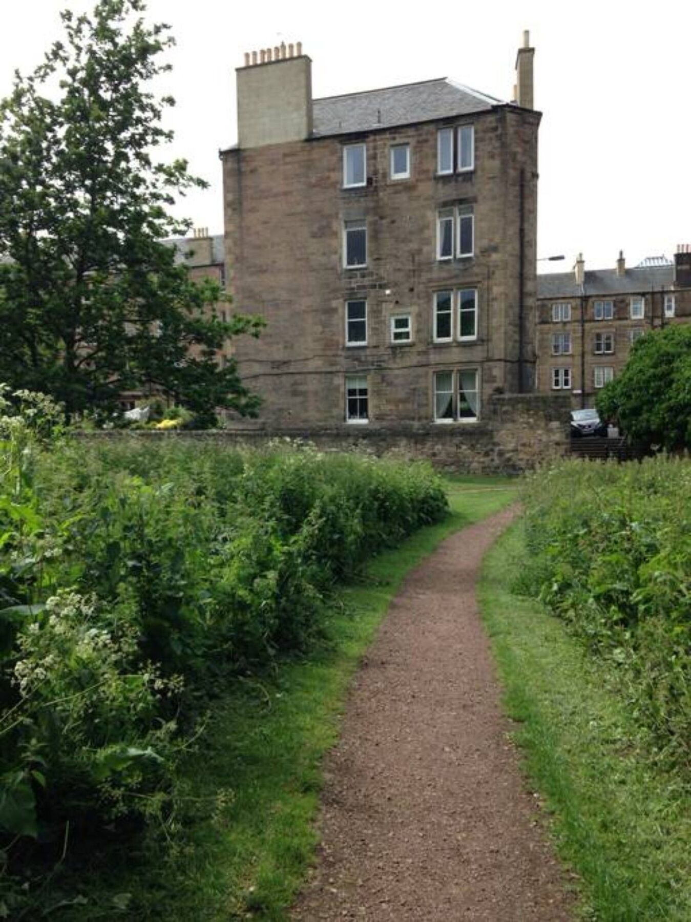 2 Bedroom Flat In Holyrood Park Sleeps 5 Apartment *