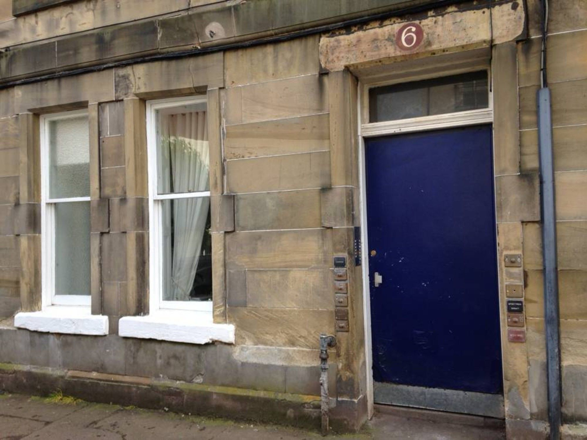 2 Bedroom Flat In Holyrood Park Sleeps 5 * Edinburgh