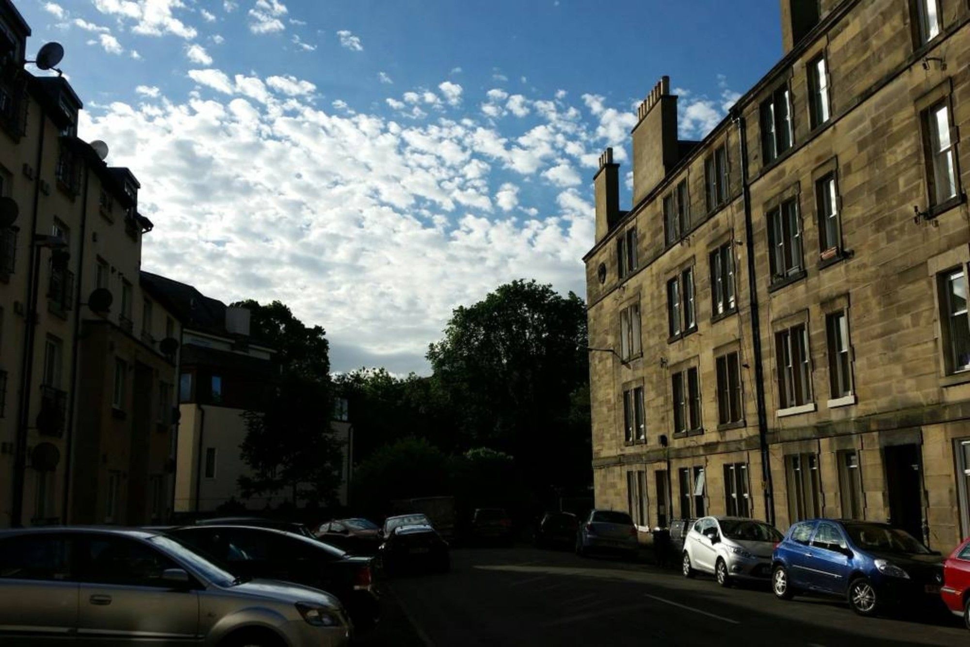 2 Bedroom Flat In Holyrood Park Sleeps 5 Apartment *