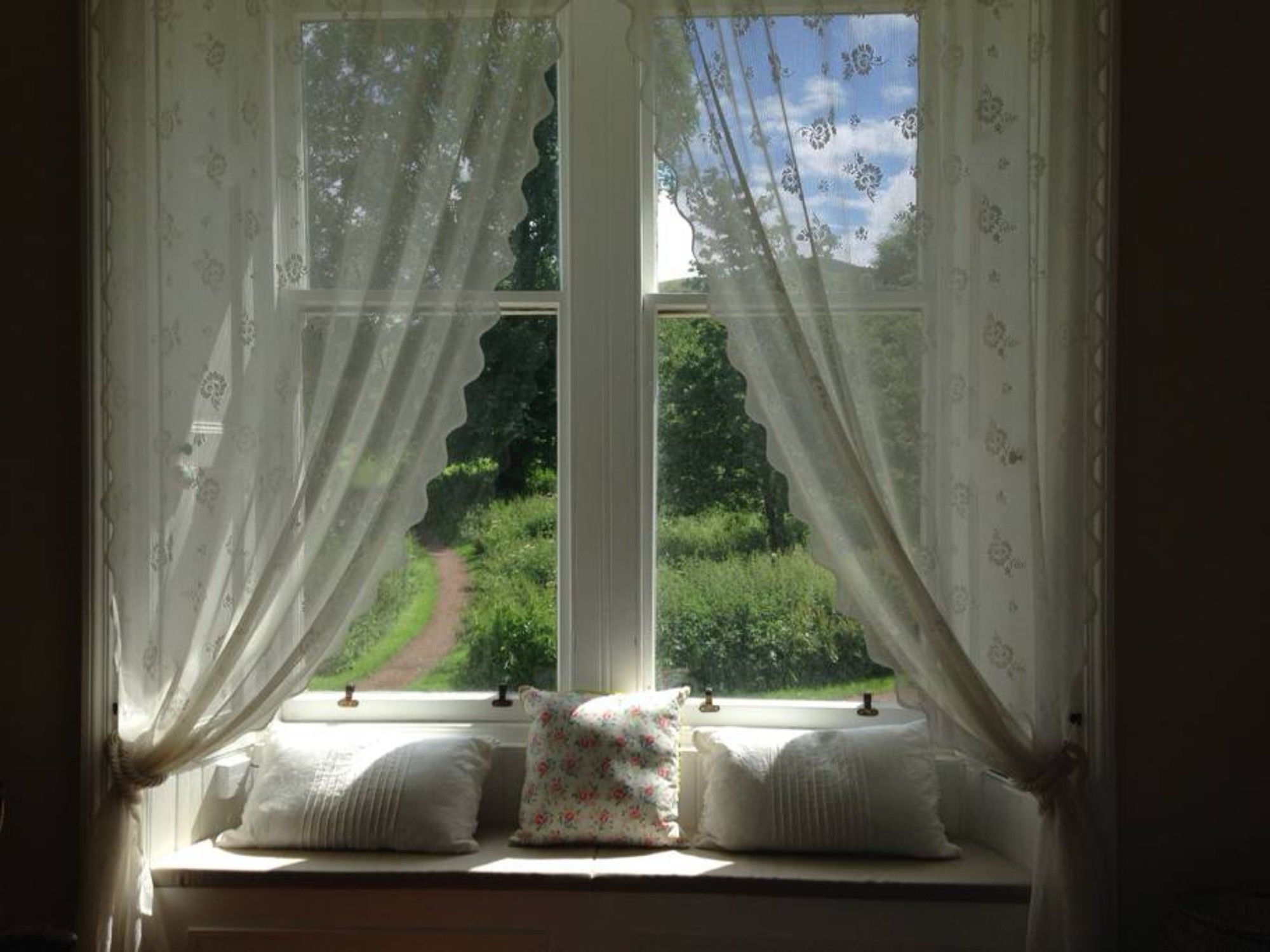 2 Bedroom Flat In Holyrood Park Sleeps 5 Apartment