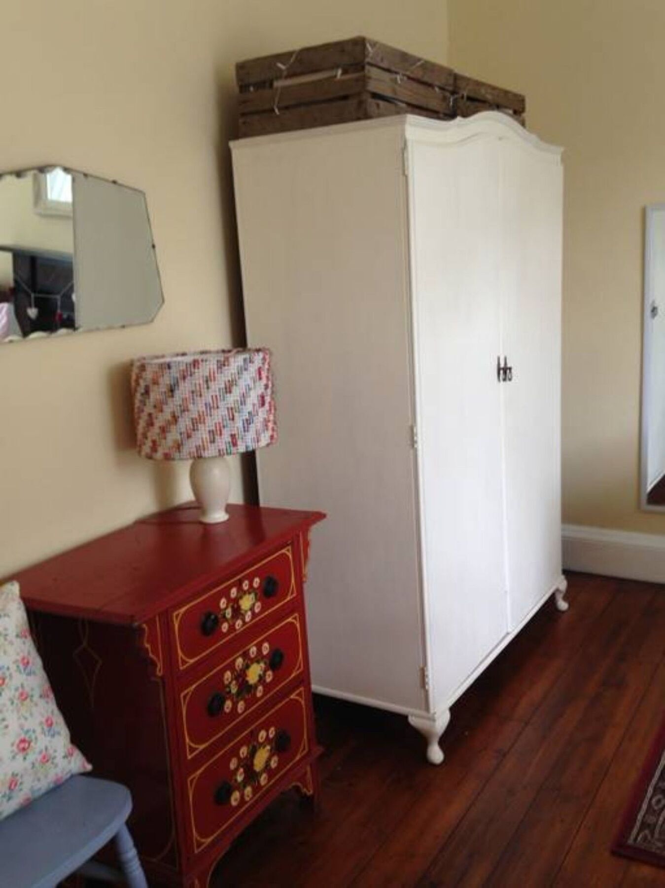 2 Bedroom Flat In Holyrood Park Sleeps 5 Apartment Edinburgh