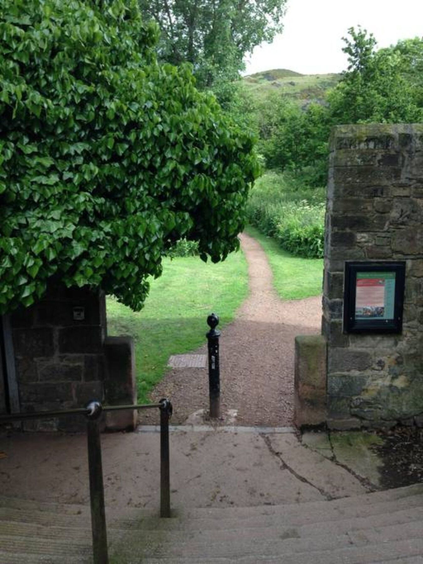 2 Bedroom Flat In Holyrood Park Sleeps 5 Edinburgh