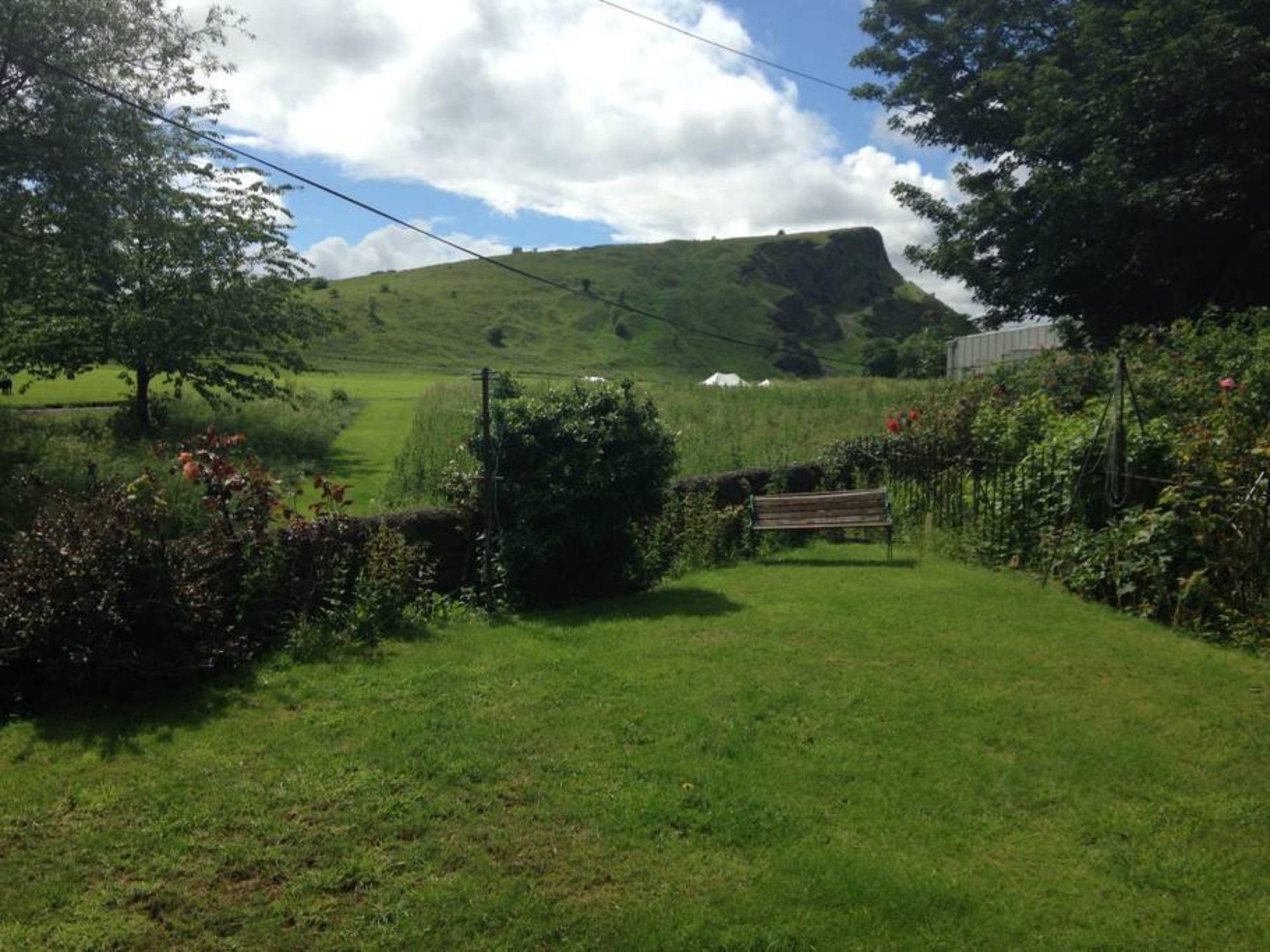 2 Bedroom Flat In Holyrood Park Sleeps 5 Apartment