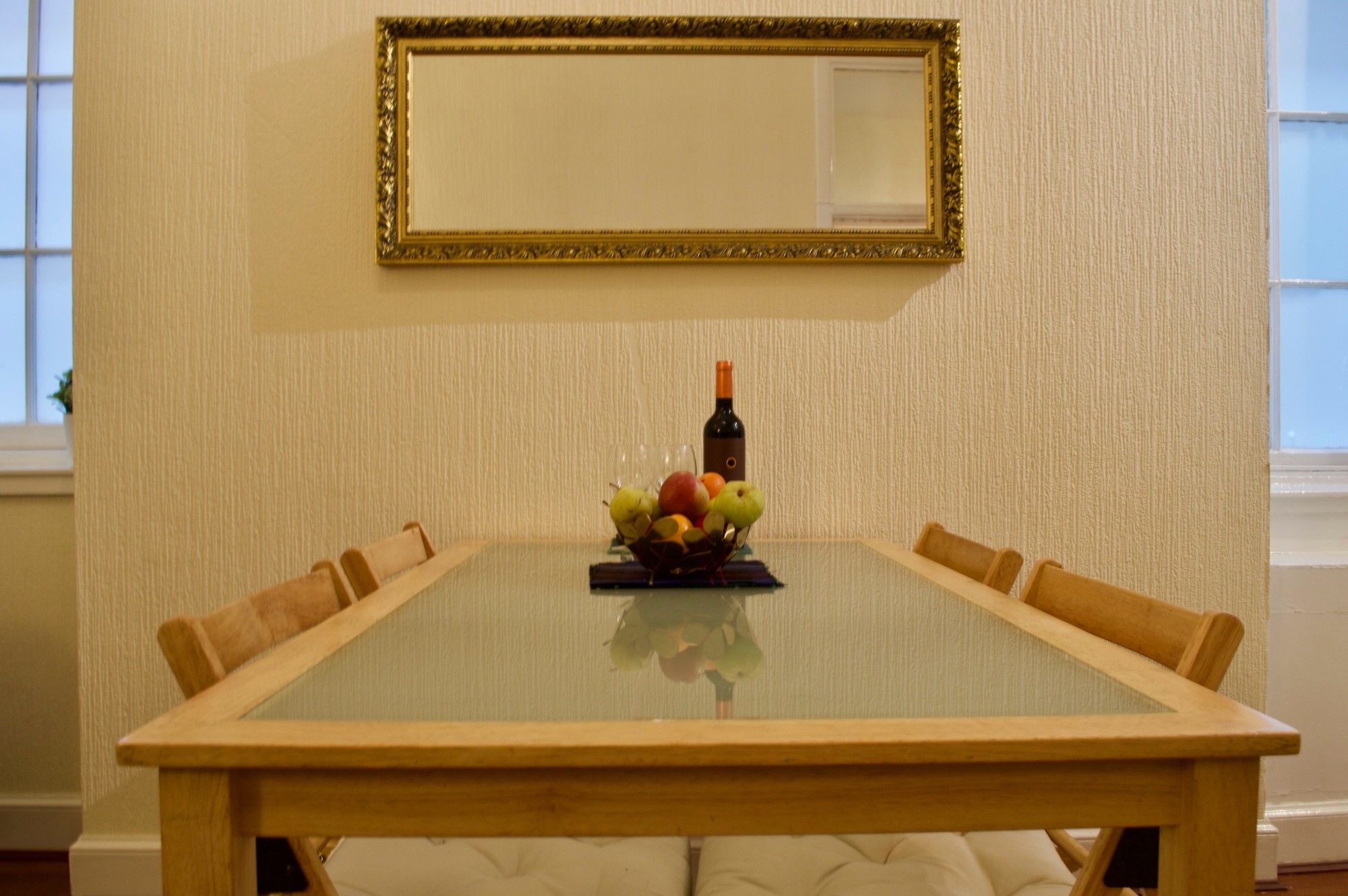 2 Bedroom In Pleasance Apartment