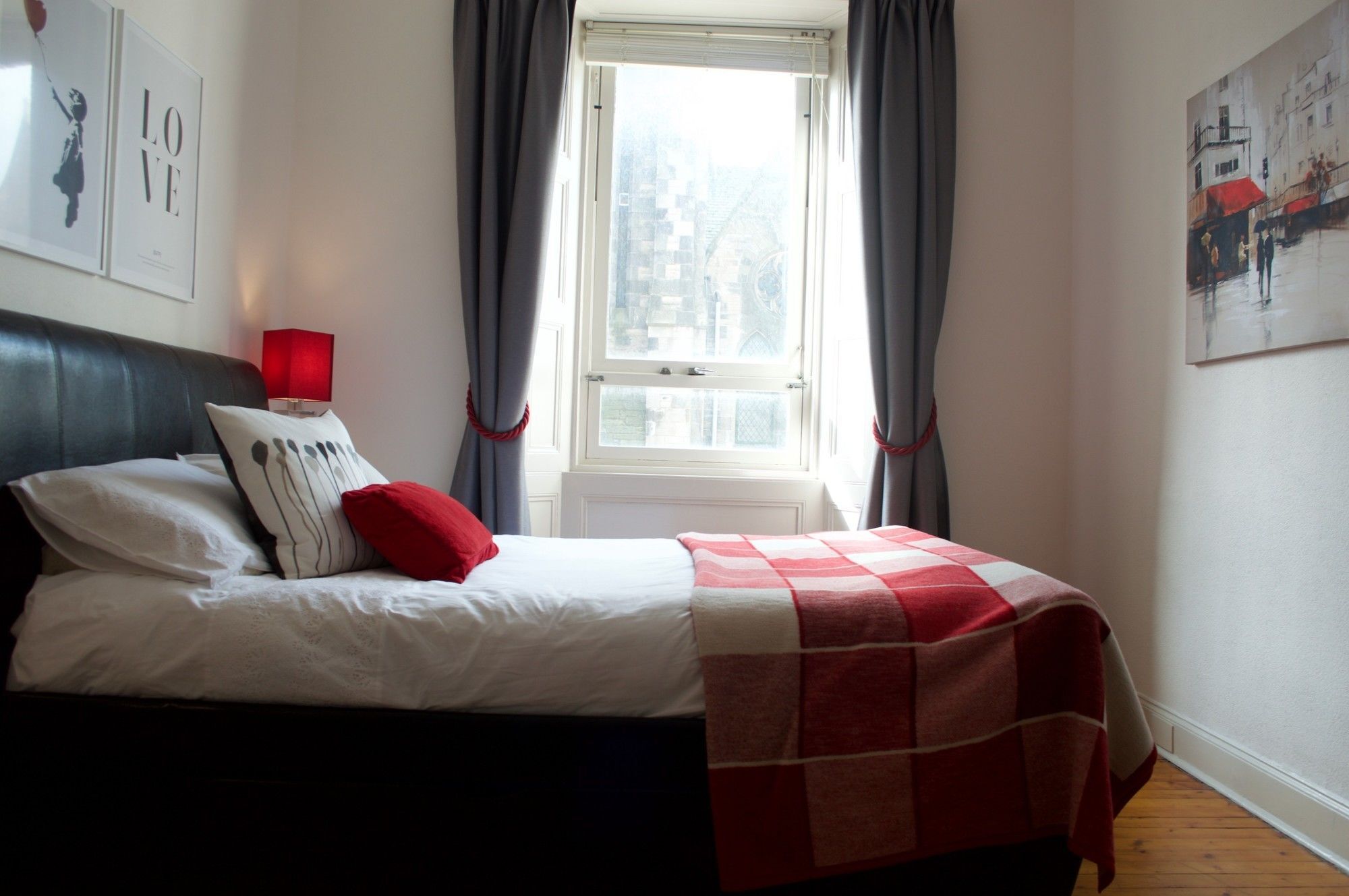 2 Bedroom With Castle Views *