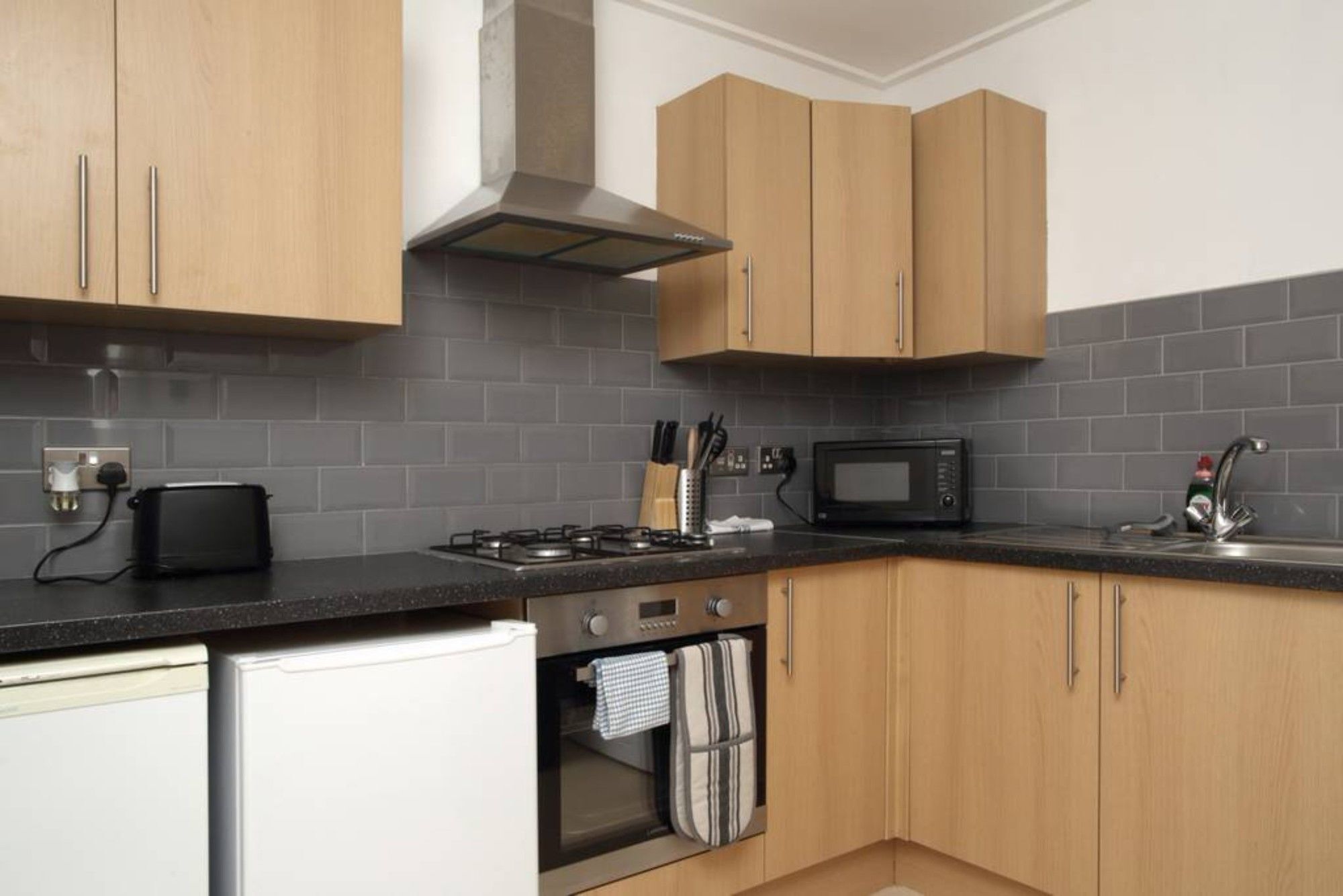 2 Bedroom Flat In * Edinburgh