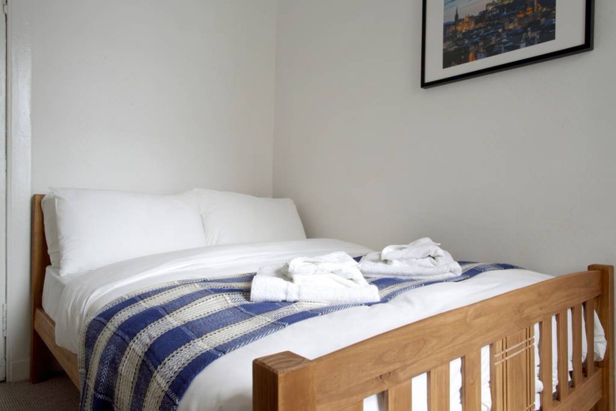 2 Bedroom Flat In Apartment *