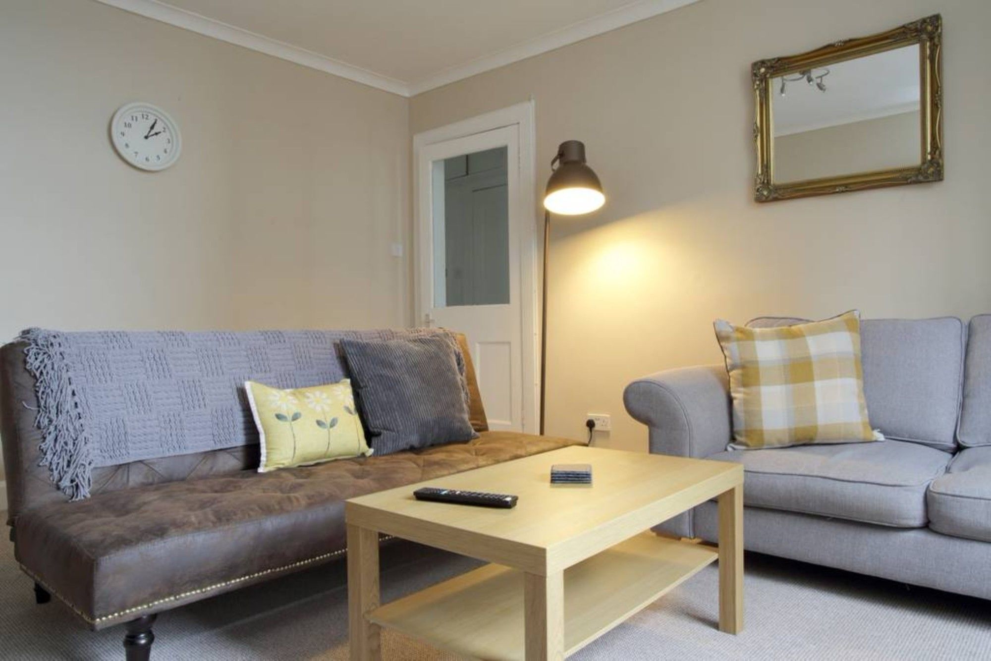 2 Bedroom Flat In Apartment *