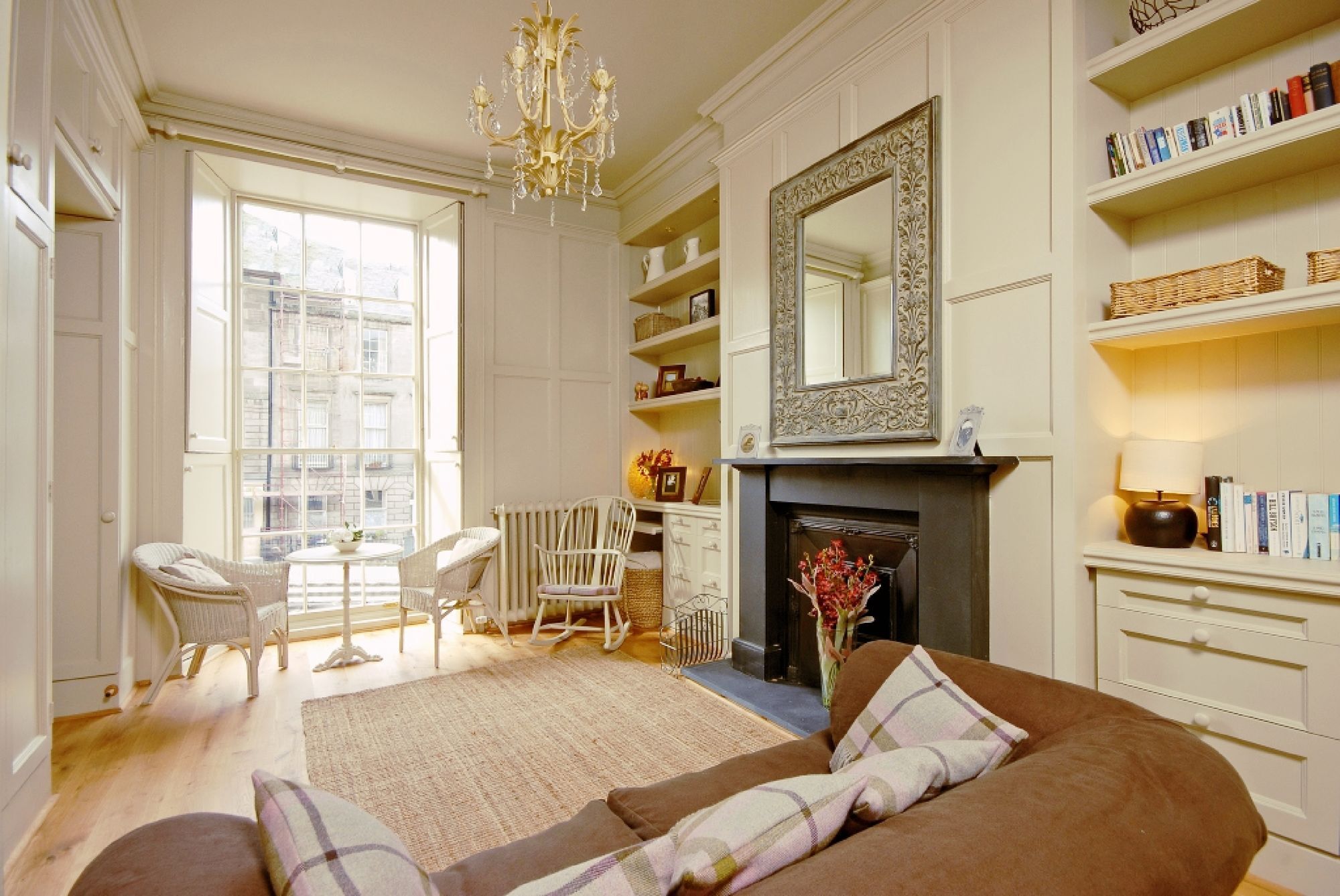 Elegant Apartment *