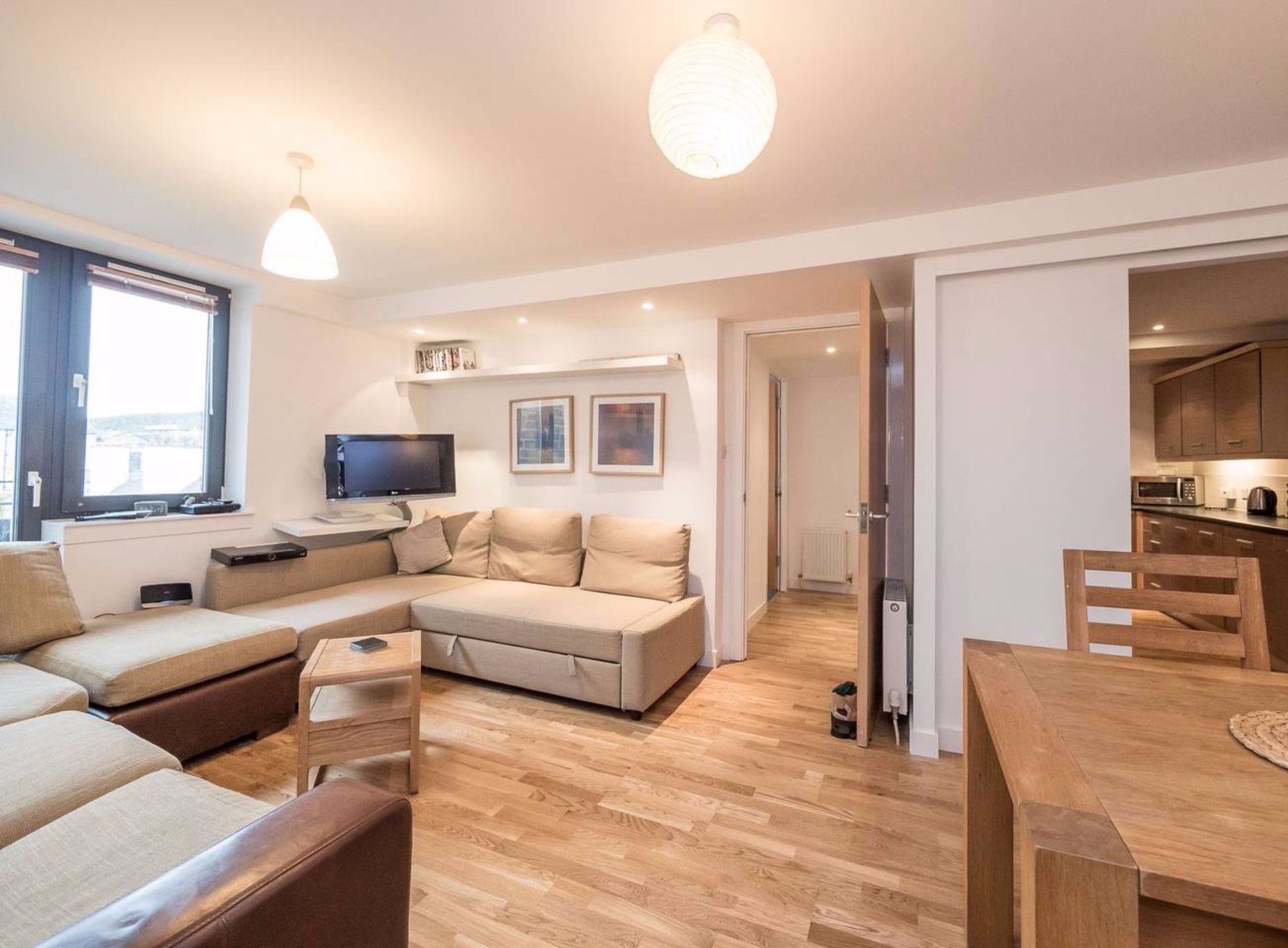 2 Bedroom Off Royal Mile Apartment EDI