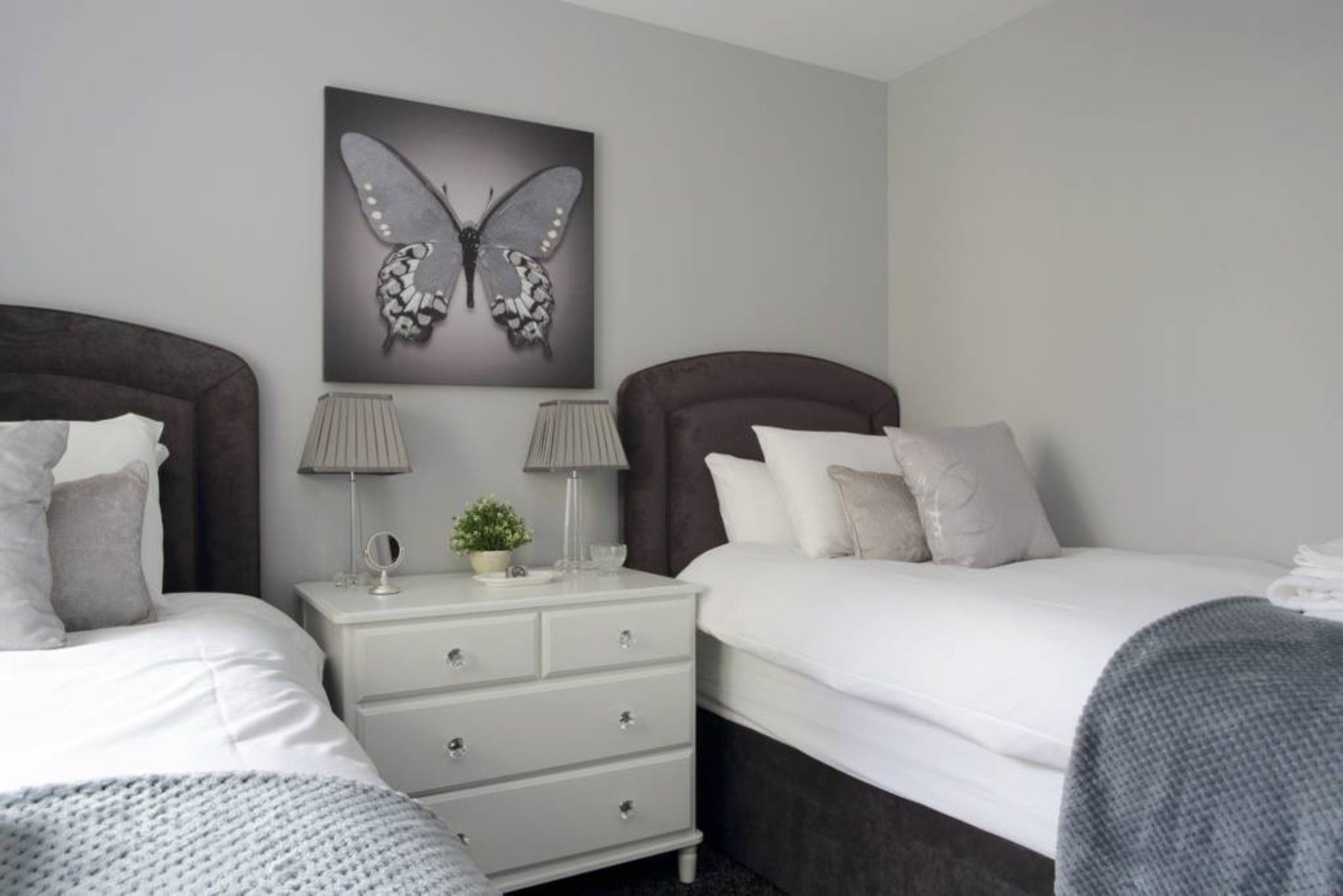 Apartment 2 Bedroom Flat With Garage Parking
