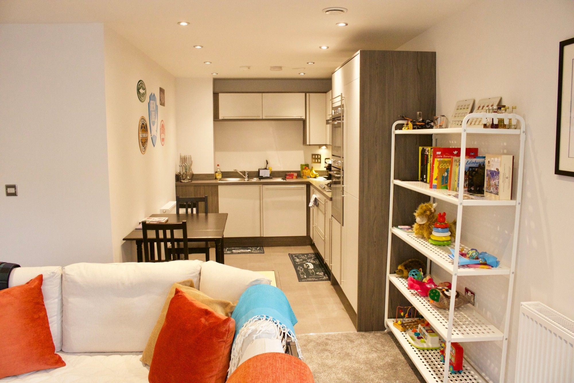 Cosy 2-br Flat In Popular Broughton - Sleeps 4