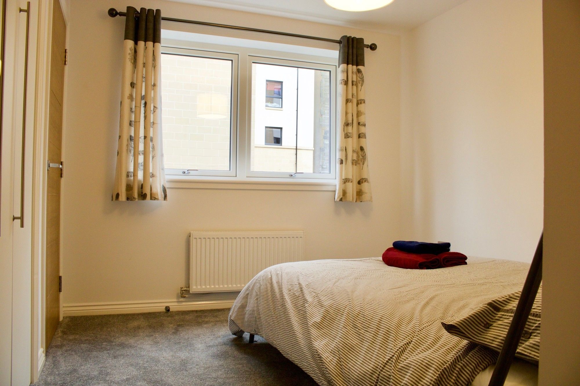Cosy 2-br Flat In Popular Broughton - Sleeps 4 *