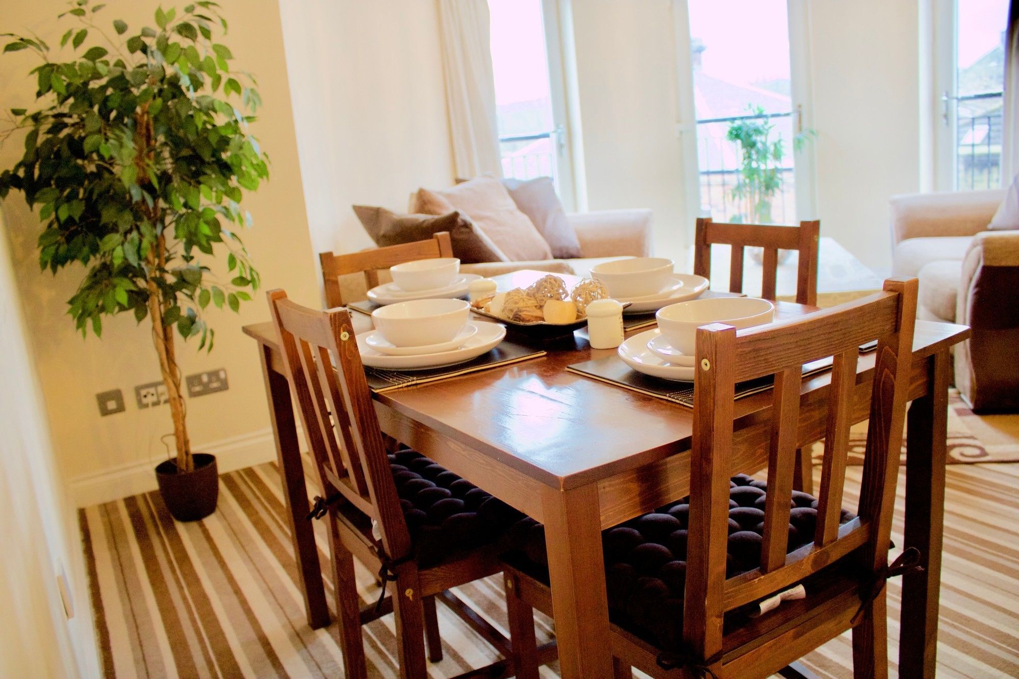 2 Bedroom Leith Sleeps 4 Apartment