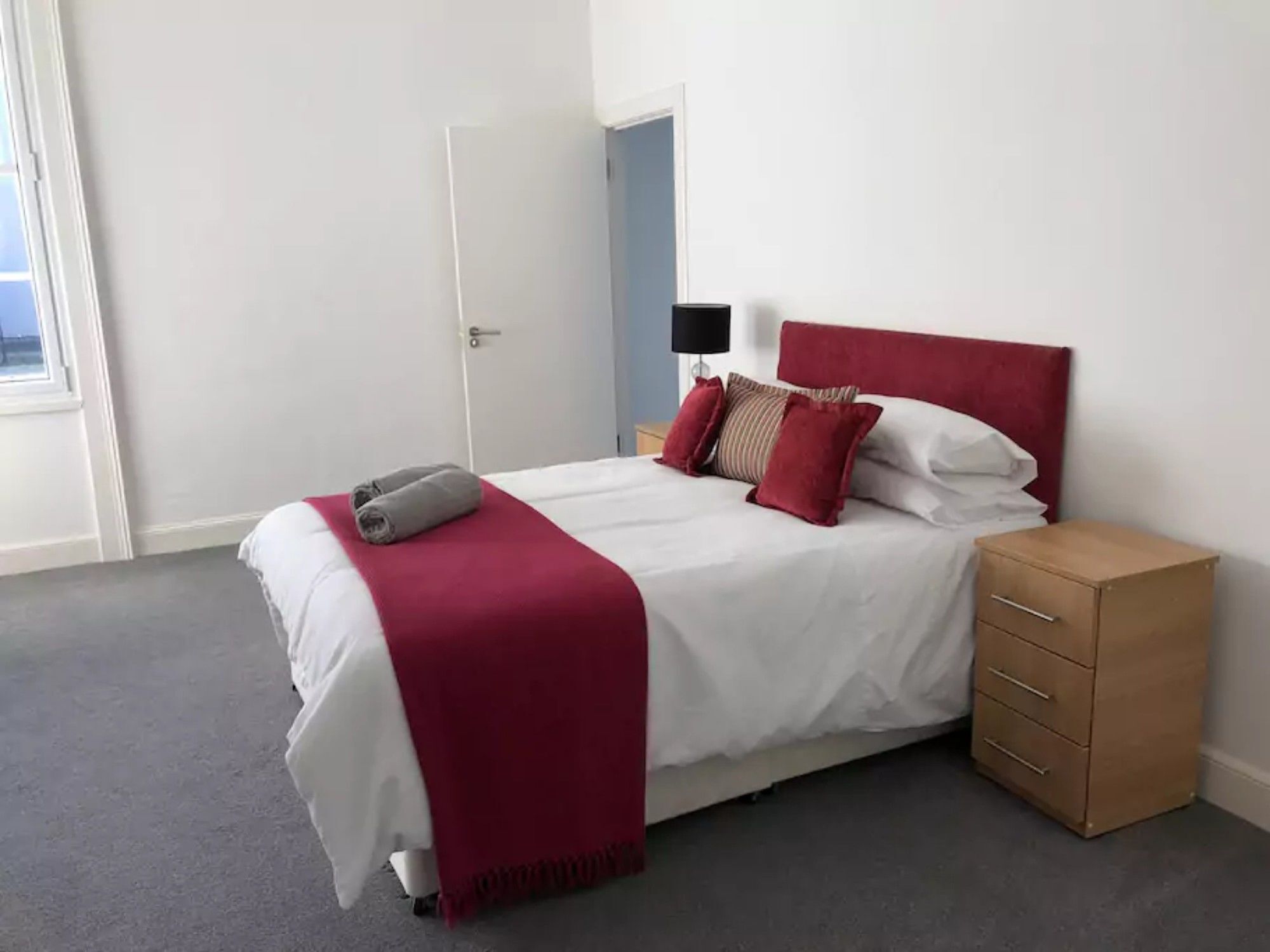 3 Bedroom Flat Apartment *