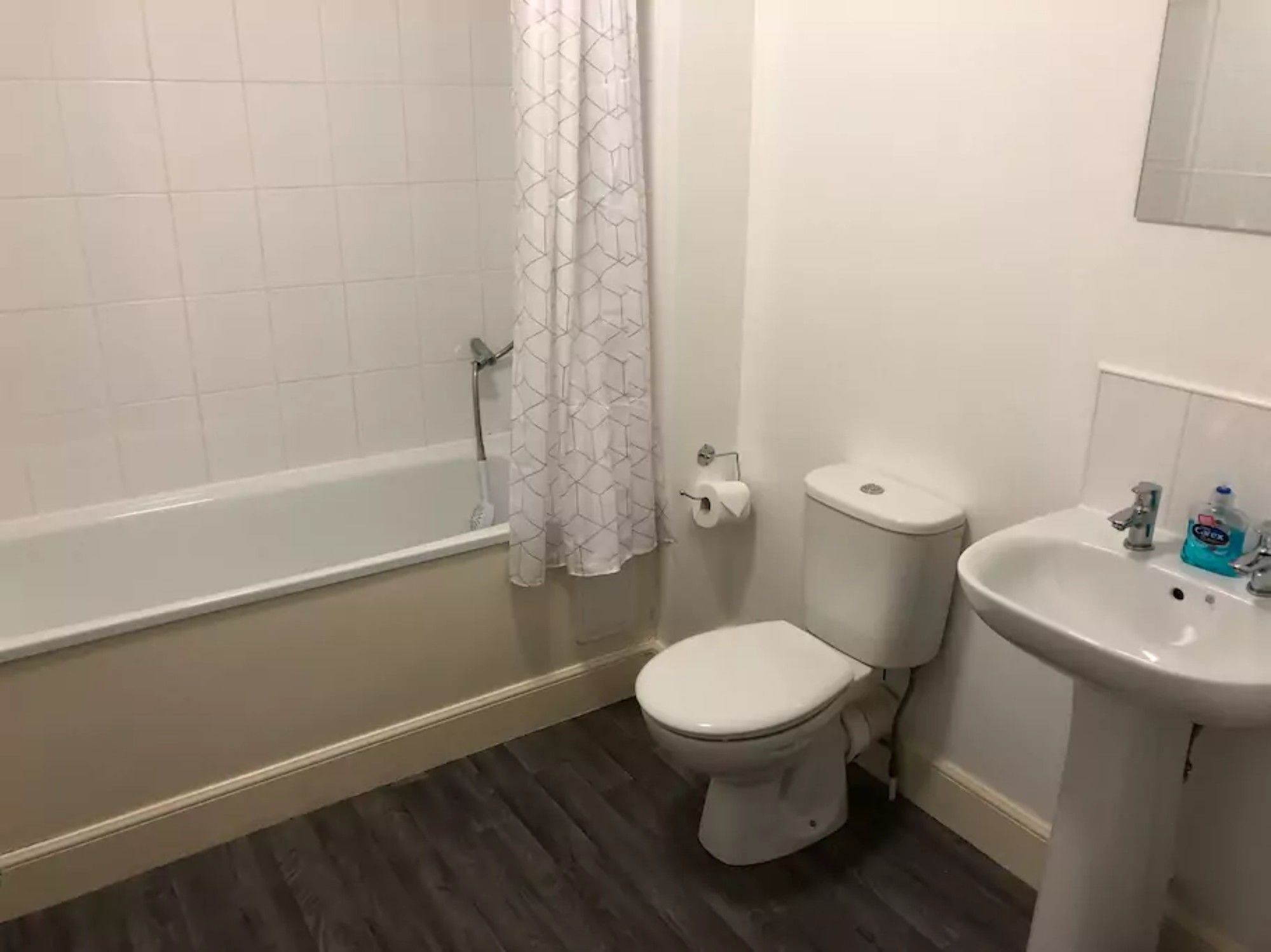 3 Bedroom Flat Apartment *