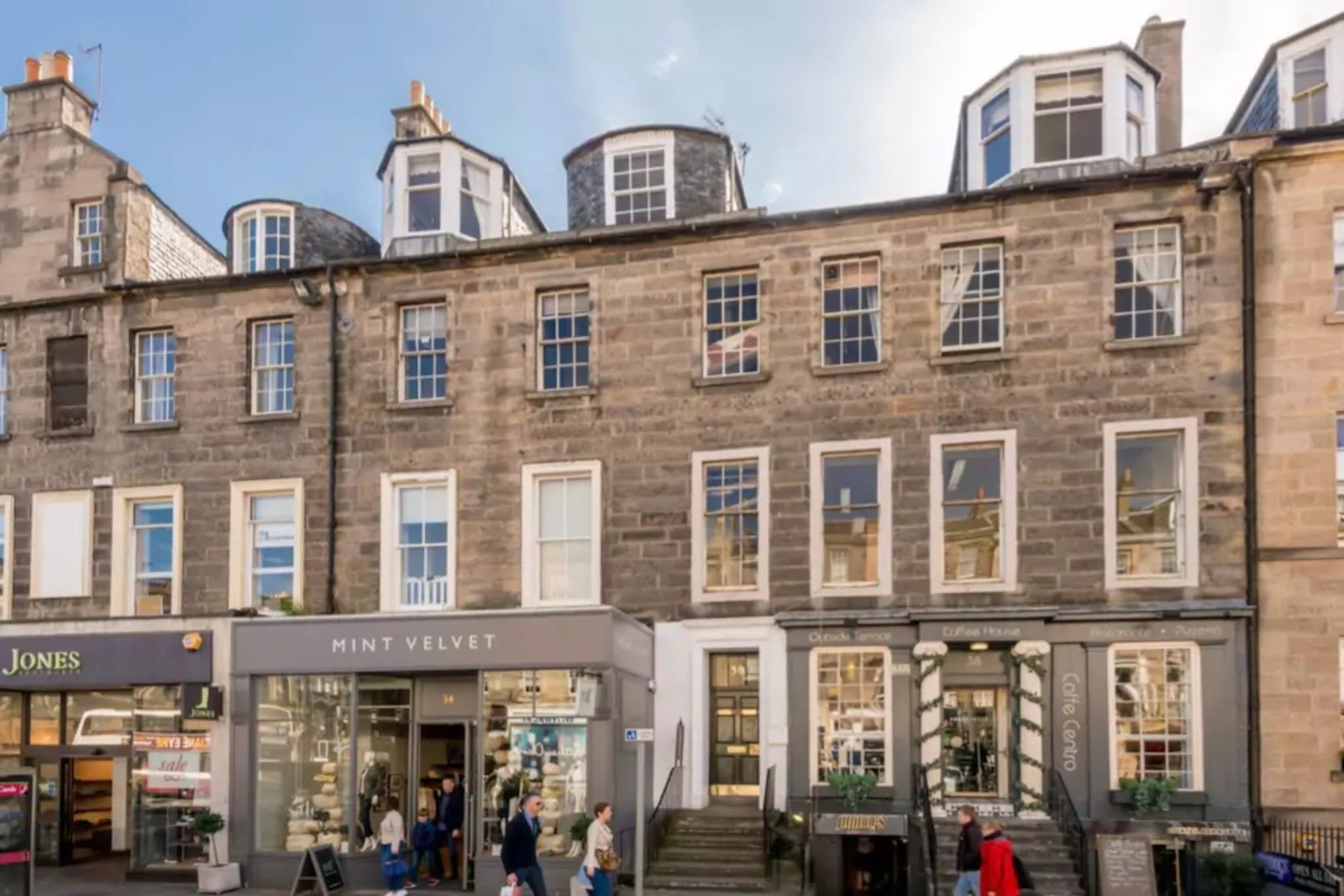 3 Bedroom Flat Apartment *