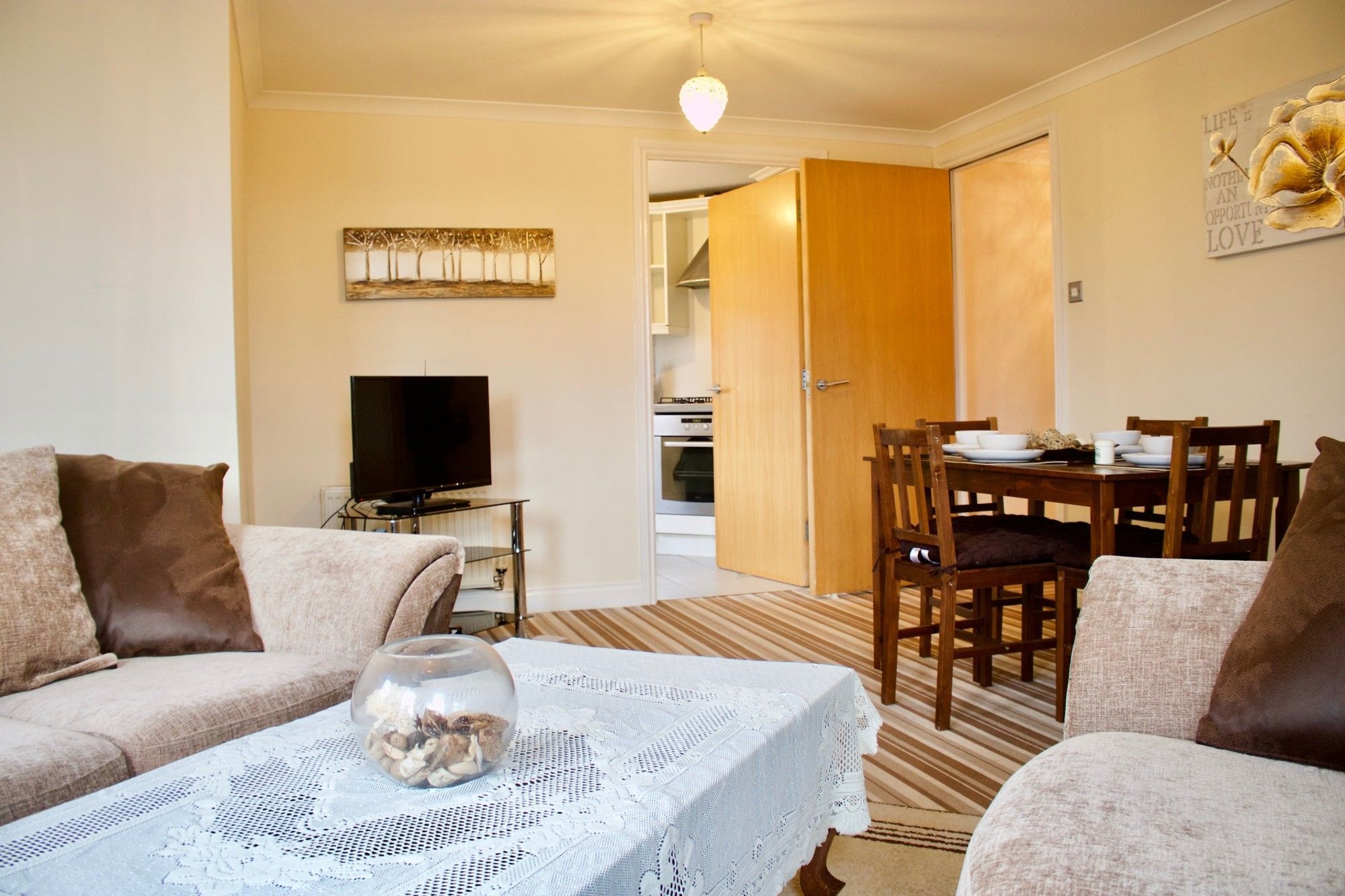 2 Bedroom Leith Sleeps 4 Apartment Edinburgh