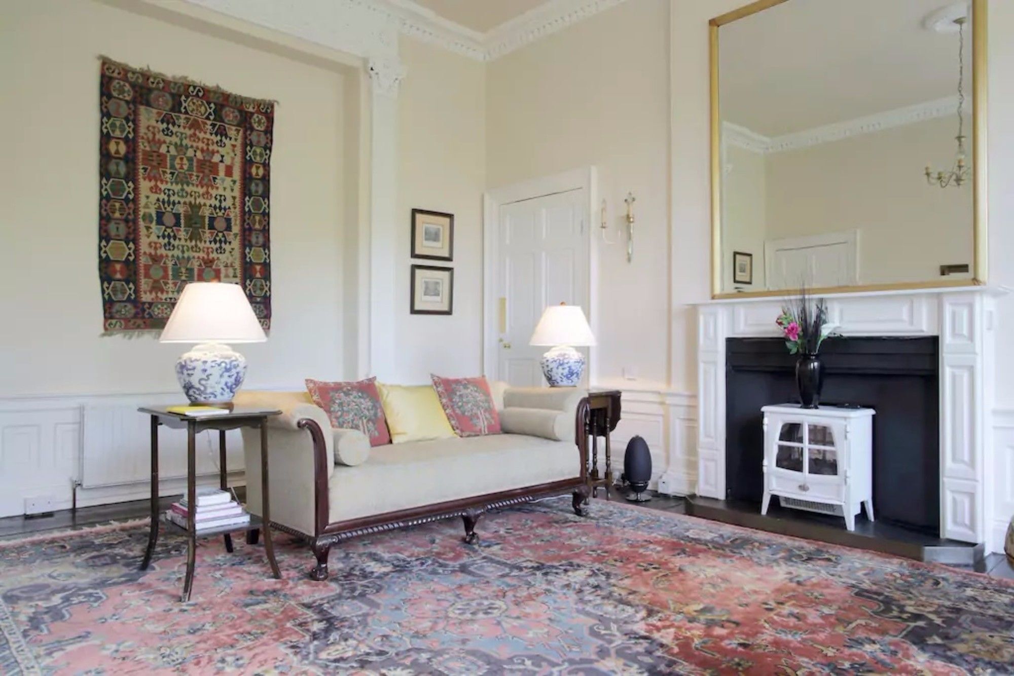 3 Bedroom Flat In Centre