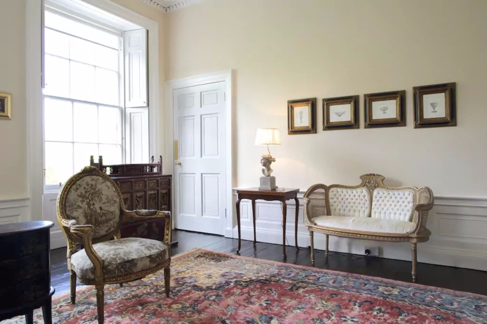 Apartment 3 Bedroom Flat In Centre Edinburgh