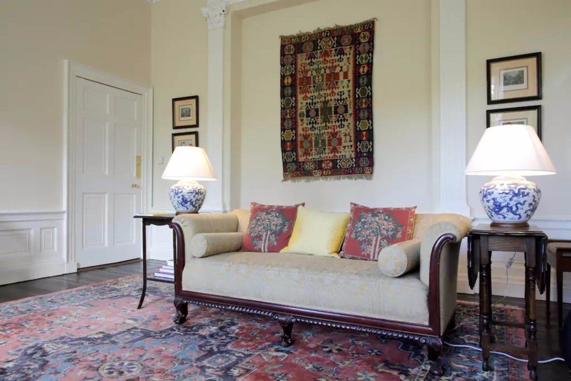 Apartment 3 Bedroom Flat In Centre