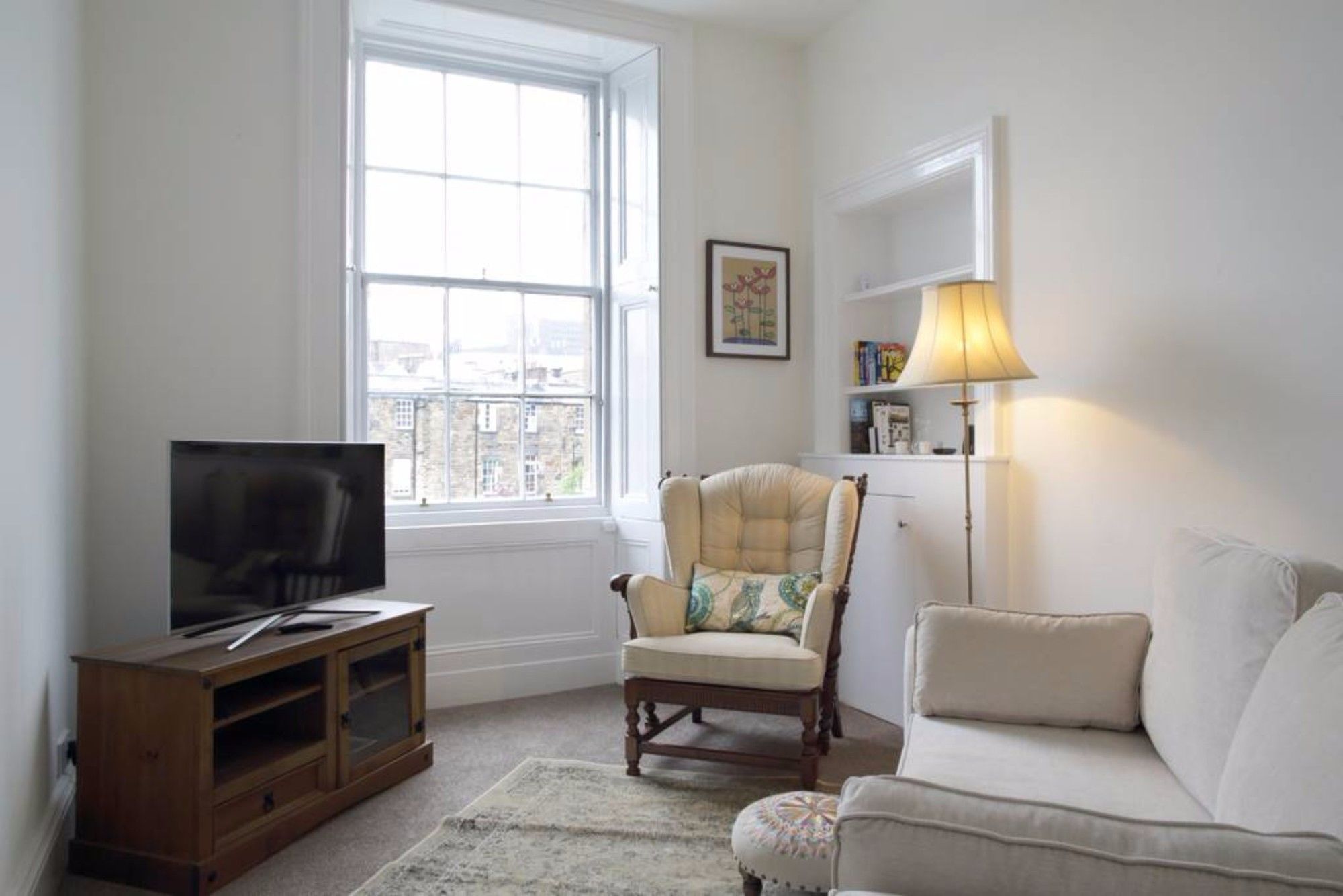 1 Bedroom In Edinburgh's New Town Apartment *