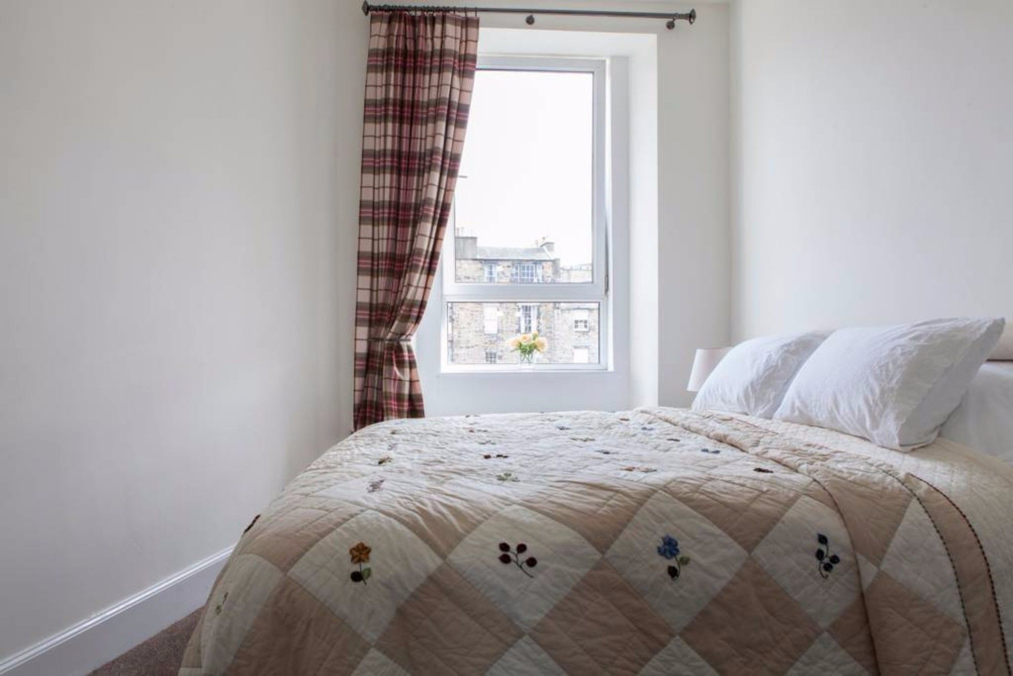 Apartment 1 Bedroom In Edinburgh's New Town *