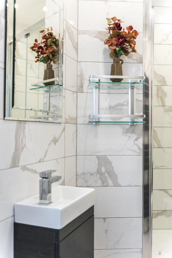 Spacious Newly Refurbished Apartment Edinburgh