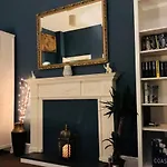 Gorgeous Abbeyhill Apartment