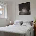 Modern & Light Flat In Vibrant Leith!
