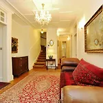 3 Bed Apt In Historic Ramsay Garden
