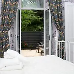 City Centre Garden Hideaway