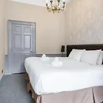 Unique 2 Bedroom Castle Suite Apartment - Near Edinburgh Castle & Royal Mile