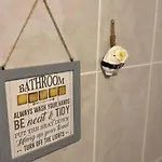 Stylish 2-Bed Apartment In Edinburgh City Centre