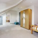 Fabulous 5 Double Bedroom Edinburgh Old Town Apartment