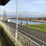 Modern Specious Three Bedroom Apartment In Edinburgh