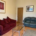 Traditional Edinburgh City Centre Apartment