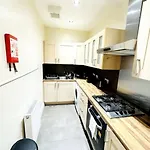 2 Bed Flat In Central Edinburgh