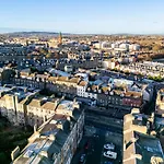 Stylish 3Br, Next To Tram Stop, Near Princes St & Ocean Terminal, Sleeps 7