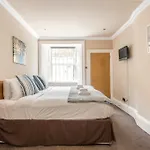 Large Central 3 Bed 3 Bath Apartment - New Town