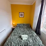 Cosy Apartment In Edinburgh City Centre , 2 Bedroom1 Bathroom