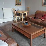 Lauriston Place Apartment - Spacious 2 Bedroom Apartment