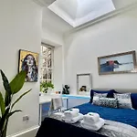 Large Luxury 3 Bedroom & 2 Bathroom - Next To Royal Mile, Castle & Grass Market