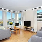 Edinburgh Central 2-Bedroom Apartment With Free Parking And Stunning Views