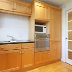 Edinburgh Central 2-Bedroom Apartment With Free Parking And Stunning Views