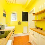 Stylish 1-Bedroom Edinburgh Apartment