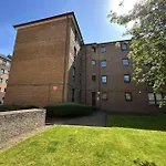 Two Bedroom Flat In Edinburgh City Center