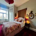 Central Apartment With Parking, Original Art And Antiques