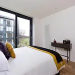 Stylish 2Br In Quartermile Balcony & Garden View